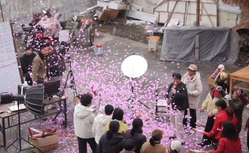 Pink confetti-like pieces fill the air as the aunties perform. Photo: mp.weixin.qq.com Pink confetti-like pieces fill the air as the aunties perform. Photo: mp.weixin.qq.com