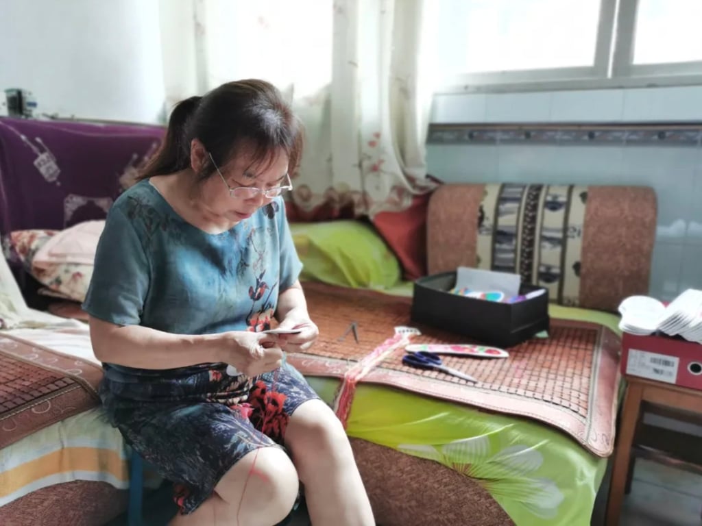 Zhang Xinghui hard at work on a shoe pad. She says as long as she can use a needle she will continue her mission. Photo: mp.weixin.qq.com Zhang Xinghui hard at work on a shoe pad. She says as long as she can use a needle she will continue her mission. Photo: mp.weixin.qq.com