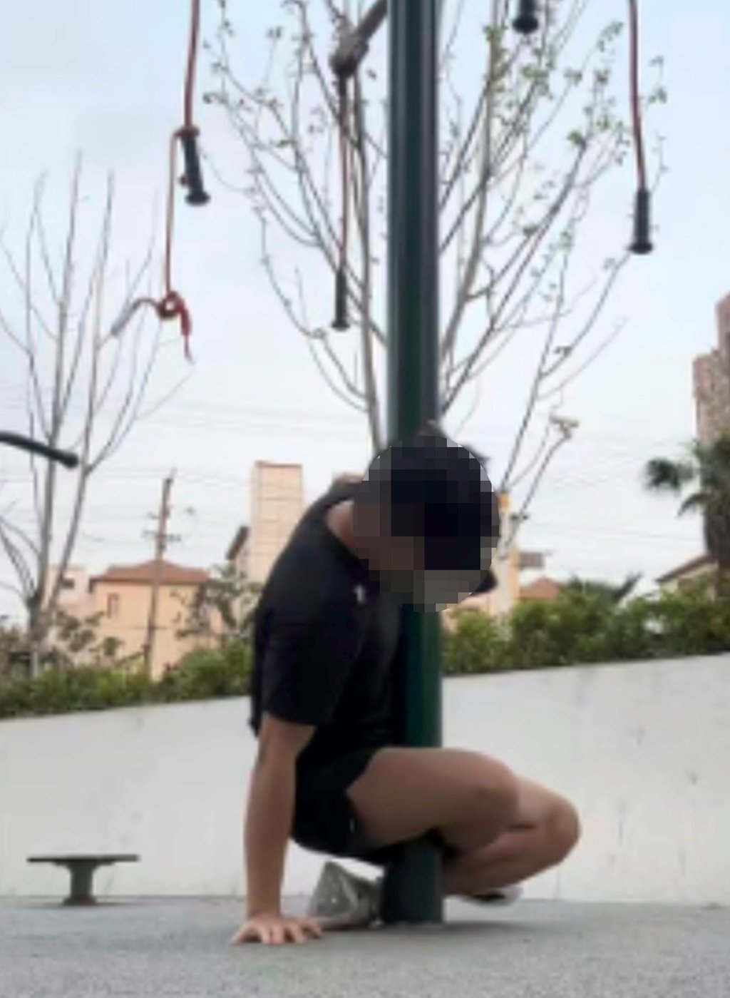 The man above tried to execute the cross-legged challenge on a pole in a playpark. Photo: Sina