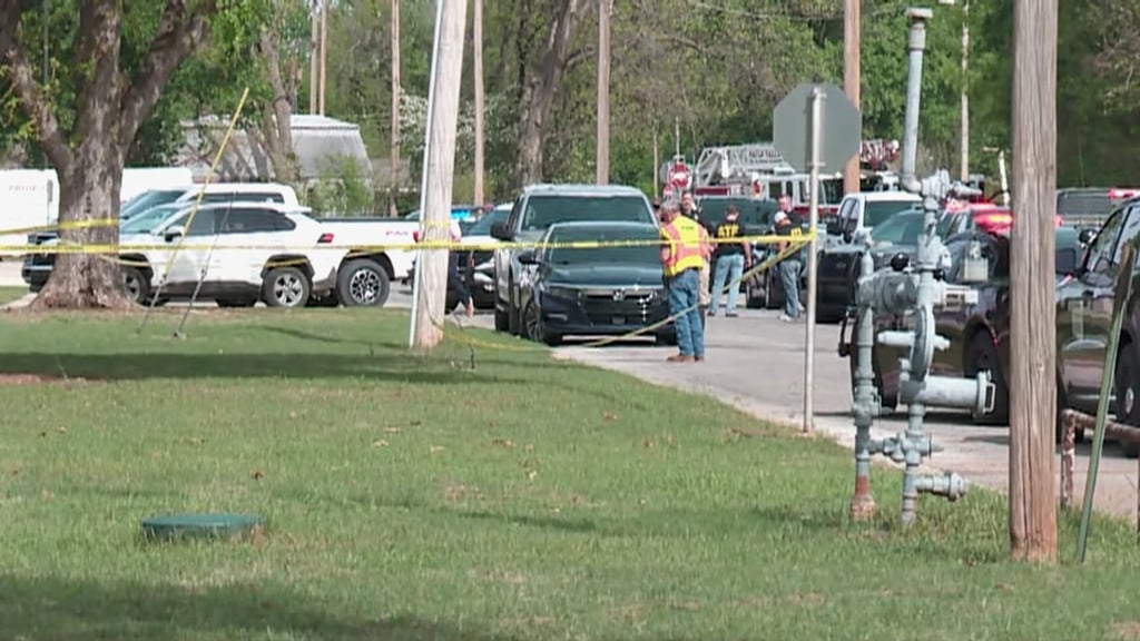 Authorities block off an area following a shooting inside a high school in Pauls Valley, Oklahoma, on April 7. Photo: AP via KFOR Authorities block off an area following a shooting inside a high school in Pauls Valley, Oklahoma, on April 7. Photo: AP via KFOR