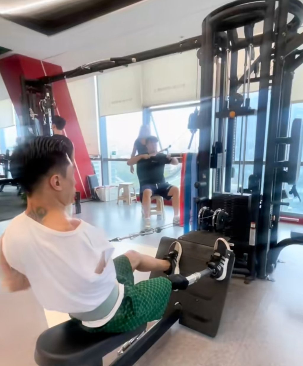 Liu works on his leg muscles in the gym which allows him to exercise for free. Photo: Douyin Liu works on his leg muscles in the gym which allows him to exercise for free. Photo: Douyin