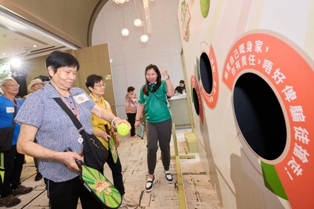 One key pillar of the Hang Seng Silver Academy focuses on anti-fraud education, helping seniors recognise common scams and protect their savings. One key pillar of the Hang Seng Silver Academy focuses on anti-fraud education, helping seniors recognise common scams and protect their savings.