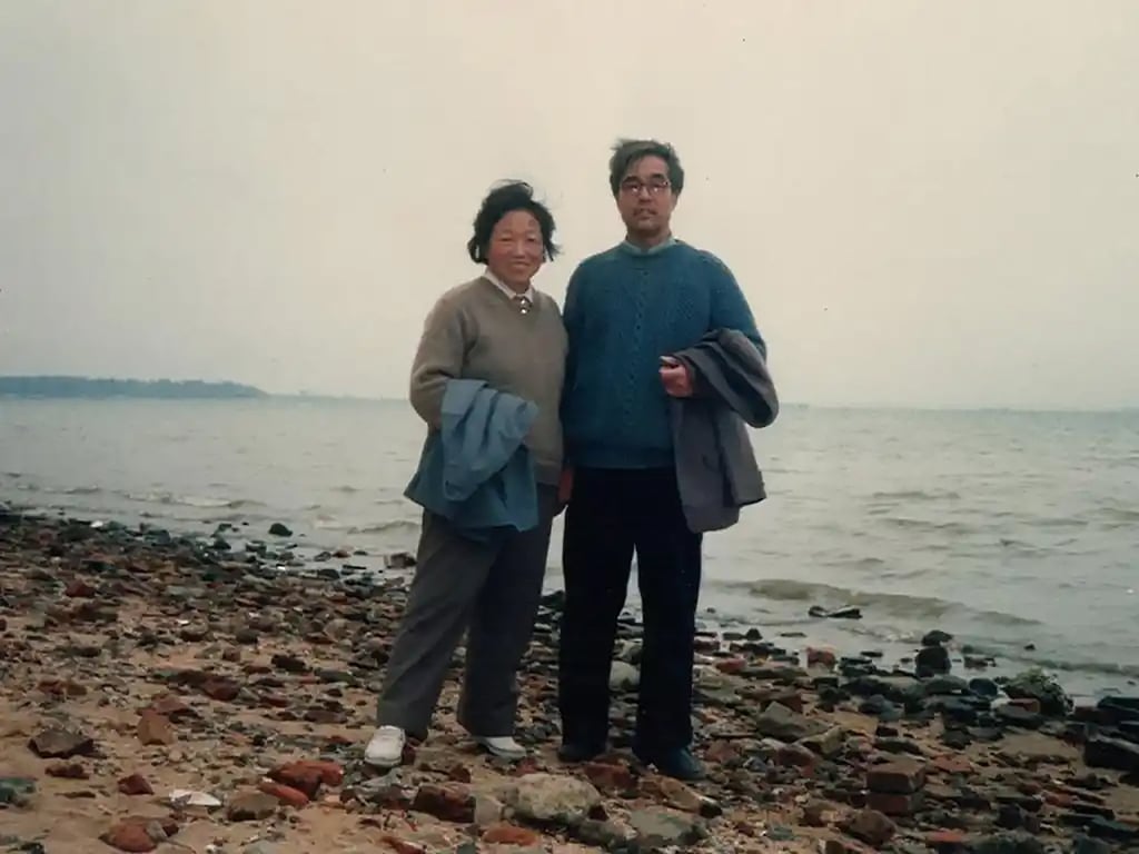 Du Yingrong and his wife, Lu Suying, in their youth. The childless couple quietly amassed a massive fortune to donate before passing away. Photo: The Paper Du Yingrong and his wife, Lu Suying, in their youth. The childless couple quietly amassed a massive fortune to donate before passing away. Photo: The Paper