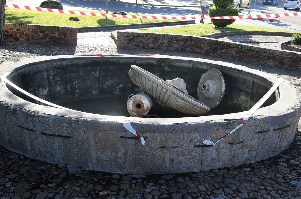Local media reported that the fountain collapsed under the weight of numerous people who had climbed onto it to celebrate Spain’s victory. Photo: EPA Local media reported that the fountain collapsed under the weight of numerous people who had climbed onto it to celebrate Spain’s victory. Photo: EPA