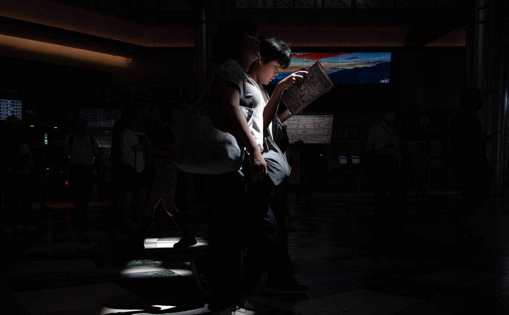 A ray of sunlight illuminates commuters inside Tokyo Station on August 12. Photo: AFP A ray of sunlight illuminates commuters inside Tokyo Station on August 12. Photo: AFP