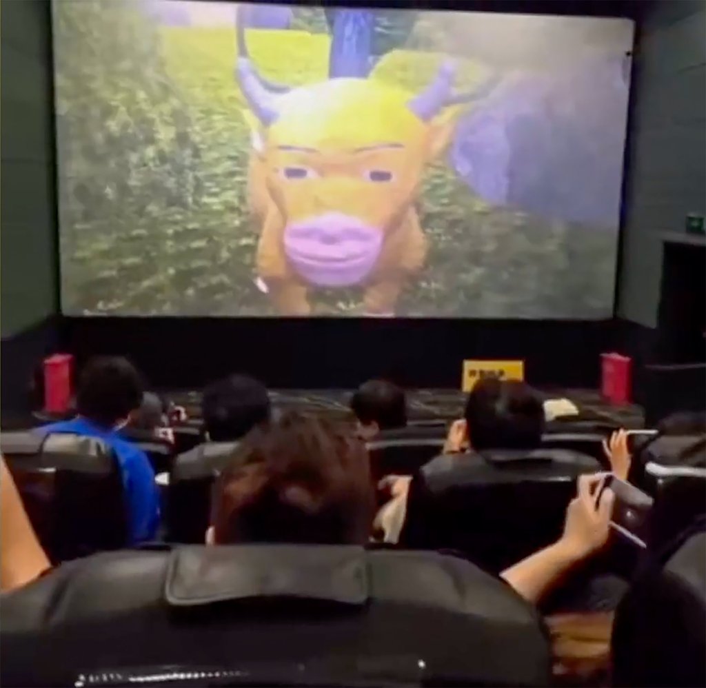 Initially viewed as a cinematic failure, “Niu Lai” found new life through audience-recorded footage shared across mainland social media, dramatically increasing its visibility and engagement. Photo: ntdtv Initially viewed as a cinematic failure, “Niu Lai” found new life through audience-recorded footage shared across mainland social media, dramatically increasing its visibility and engagement. Photo: ntdtv