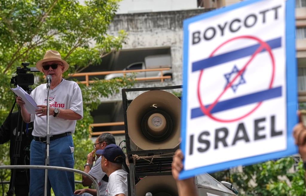 Political activist Sondhi Limthongku speaks to a crowd of followers in front of the Israeli Embassy in Bangkok on Thursday. Photo: AP Political activist Sondhi Limthongku speaks to a crowd of followers in front of the Israeli Embassy in Bangkok on Thursday. Photo: AP