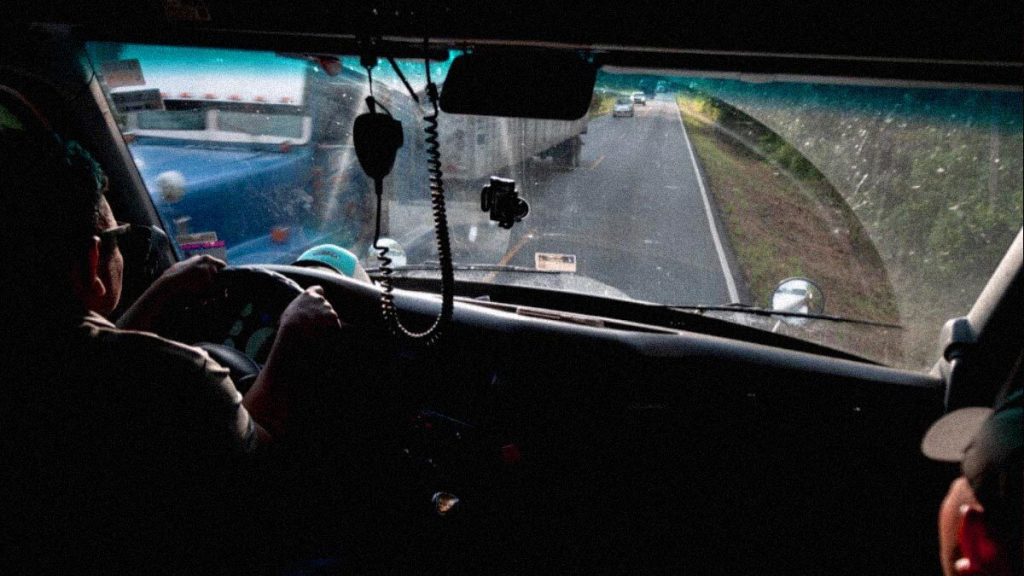 Over the past decade, gangs have robbed more than 1,300 trucks on Costa Rica’s two main freight corridors. Our reporter rode one of them, 520 kilometers from the Panamanian border north, to find out how the cargo theft business works.